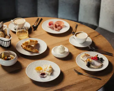 Alex Moling Hotel Recort 140