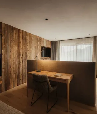 Alex Moling Hotel Recort 200